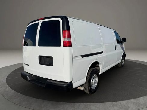 Used 2017 Chevrolet Express 2500 image 6