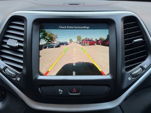 Used 2017 Jeep Cherokee Trailhawk w/ Comfort & Convenience Group image 35