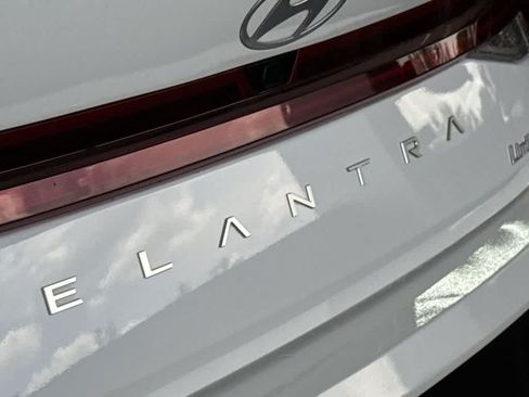 Used 2026 Hyundai Elantra Limited FWD image 10