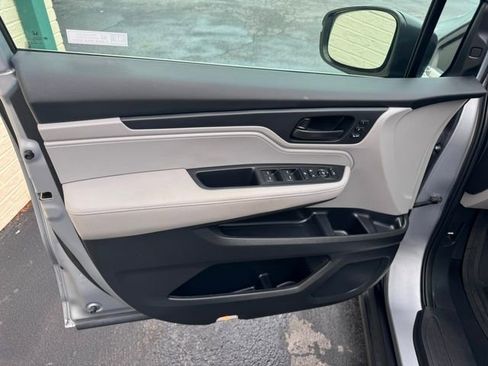 Used 2023 Honda Odyssey EX-L image 16