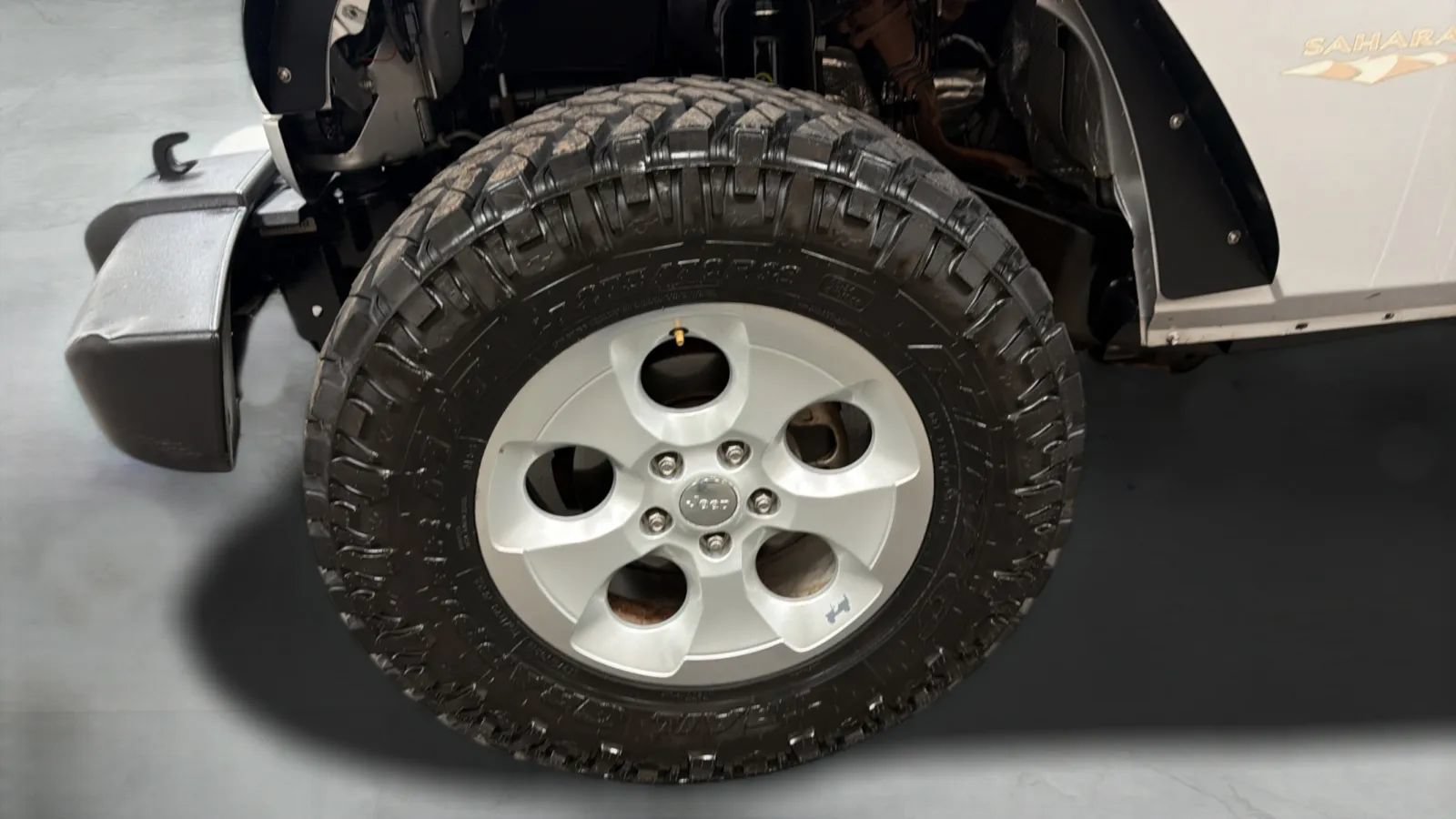 Used 2010 Jeep Wrangler Sahara w/ Dual Top Group AWD/4WD image 26