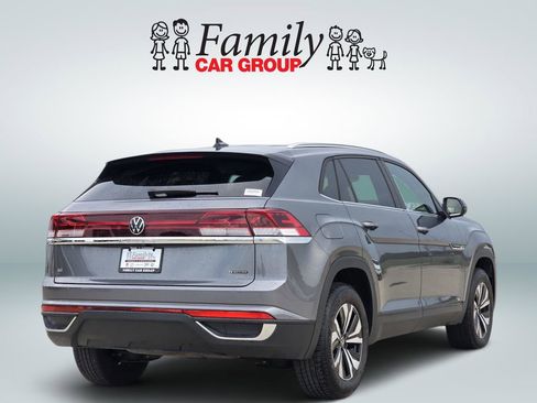 Used 2025 Volkswagen Atlas Cross Sport SE AWD/4WD image 4