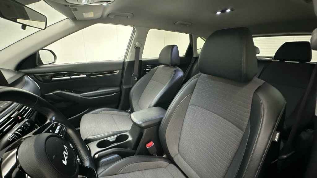 Used 2022 Kia Seltos S AWD/4WD image 9
