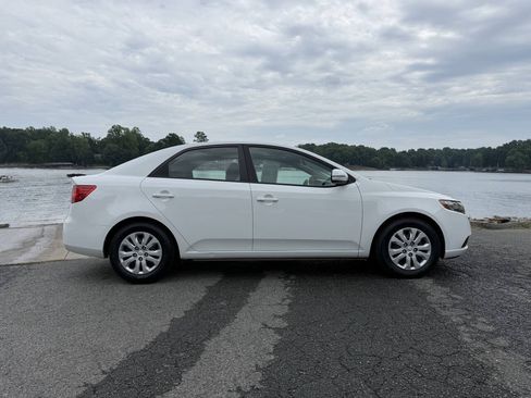 Used 2013 Kia Forte EX FWD image 9