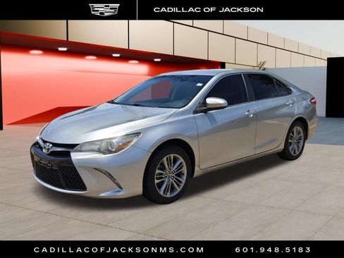 Used 2017 Toyota Camry SE FWD image 1