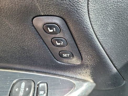 Used 2013 Toyota Avalon Limited FWD image 18