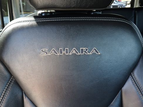 Used 2017 Jeep Wrangler Unlimited Sahara w/ Connectivity Group image 30