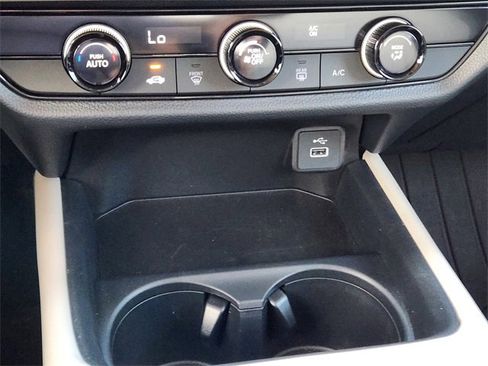 Used 2024 Honda HR-V LX image 19