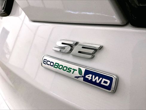 Used 2018 Ford Escape SE w/ Ford Safe & Smart Package image 13