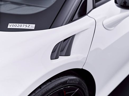 Used 2024 McLaren Artura RWD image 31