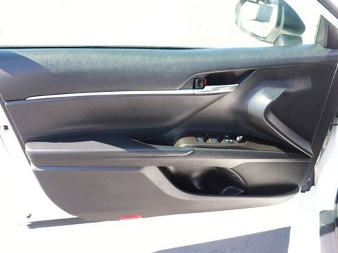 Used 2021 Toyota Camry SE w/ Carpet Mat Package (TMS) FWD image 9