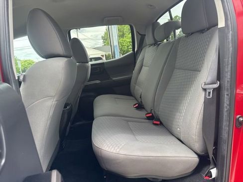 Used 2022 Toyota Tacoma SR5 AWD/4WD image 11
