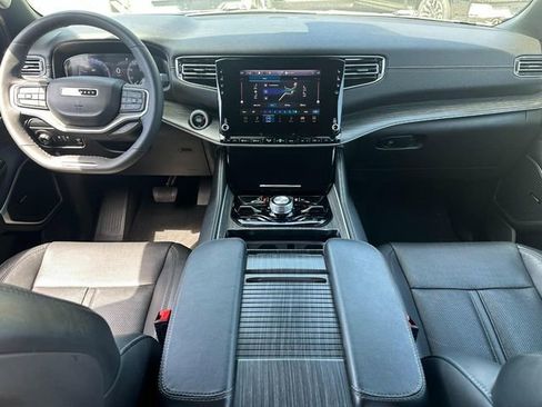 Used 2023 Jeep Wagoneer L Series III w/ Preferred Equipment Group image 13