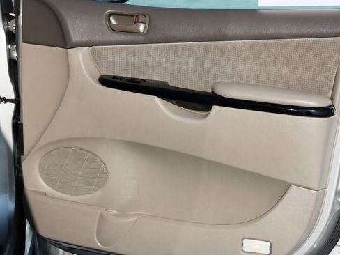 Used 2004 Toyota Sienna LE image 16
