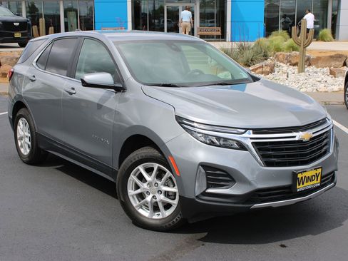 Used 2024 Chevrolet Equinox LT w/ Driver Convenience Package AWD/4WD image 2