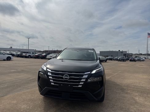 Certified 2025 Nissan Rogue SV image 5