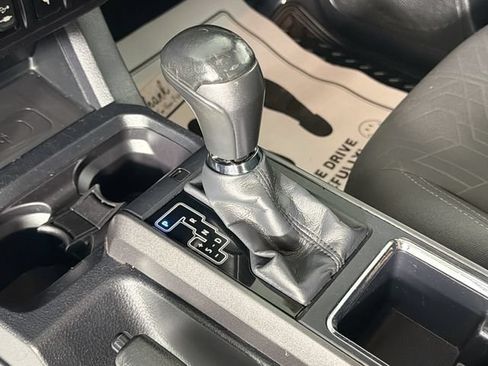 Used 2017 Toyota Tacoma TRD Off-Road AWD/4WD image 17