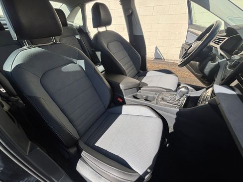 Used 2025 Volkswagen Jetta SE image 36