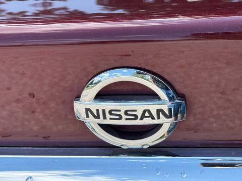 Used 2017 Nissan Maxima SR w/ Interior Lighting Package FWD image 10