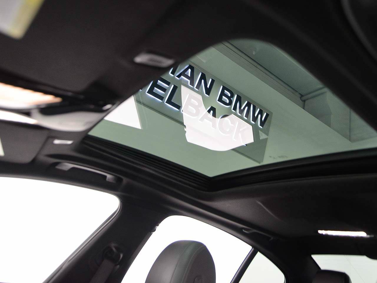 Used 2019 BMW 530e w/ Convenience Package RWD image 7