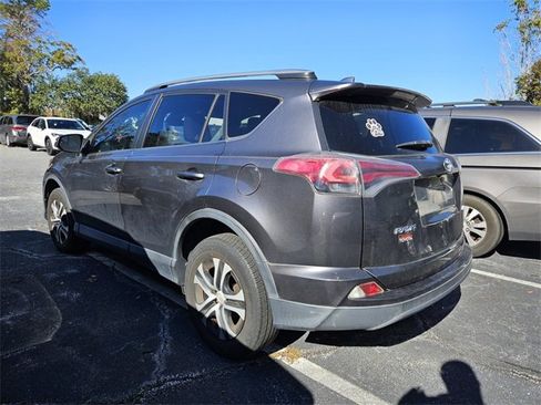 Used 2018 Toyota RAV4 LE image 10