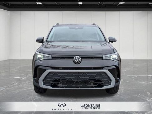 Used 2025 Volkswagen Taos SE image 8