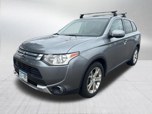 Used 2015 Mitsubishi Outlander SE AWD/4WD image 2