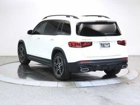 Used 2023 Mercedes-Benz GLB 250 4MATIC image 2