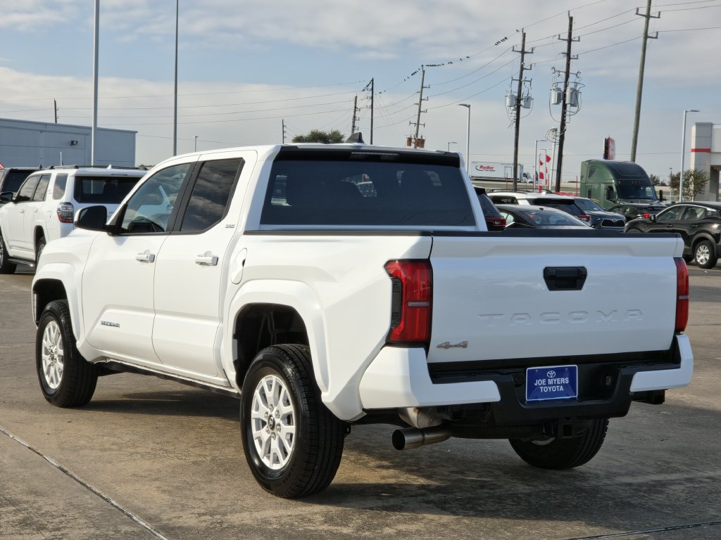 Used 2025 Toyota Tacoma SR5 AWD/4WD image 7
