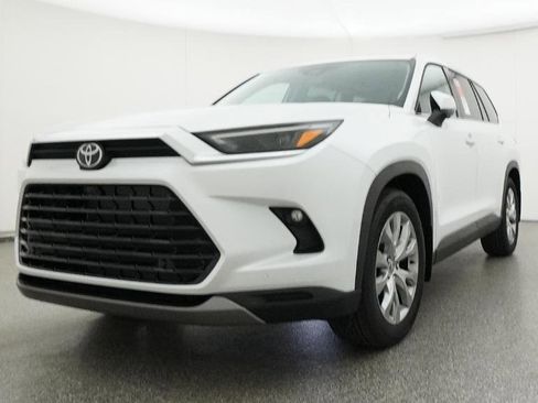 New 2026 Toyota Grand Highlander Limited image 9