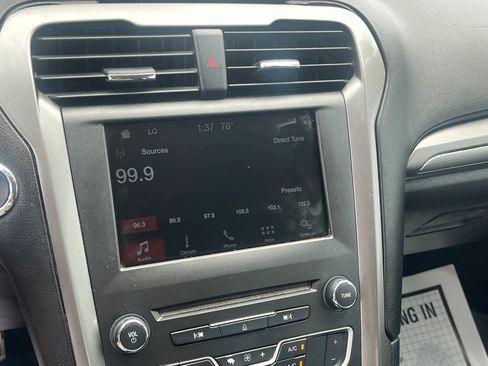 Used 2017 Ford Fusion SE w/ Fusion SE Technology Package FWD image 12