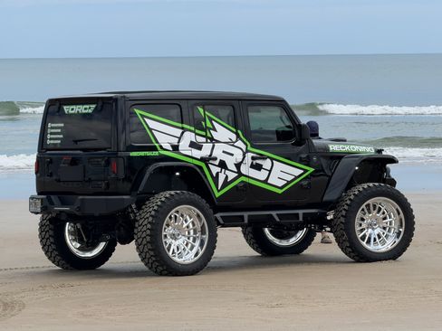 Used 2024 Jeep Wrangler Unlimited Rubicon AWD/4WD image 25