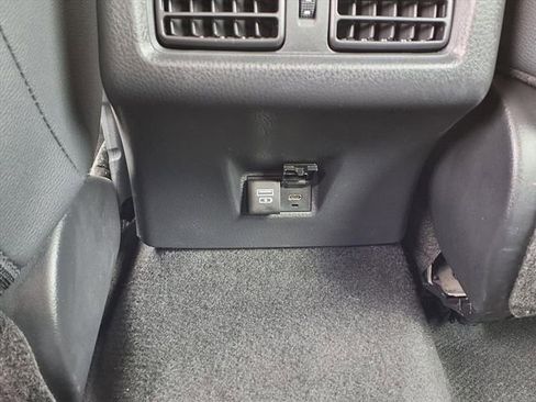 Used 2025 Toyota Camry SE image 9