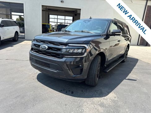 Used 2024 Ford Expedition Max Limited AWD/4WD image 3