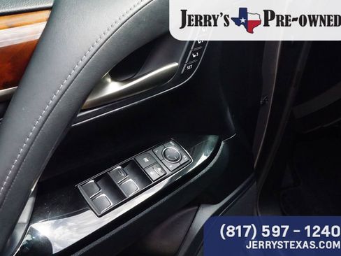 Used 2020 Lexus LX 570 4WD w/ 3rd Row & Luxury Pkg image 19