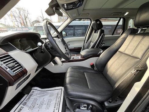 Used 2017 Land Rover Range Rover HSE image 9