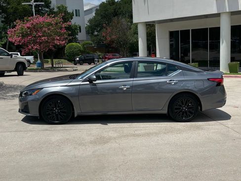 Used 2025 Nissan Altima 2.5 SV w/ SV Special Edition Package FWD image 3