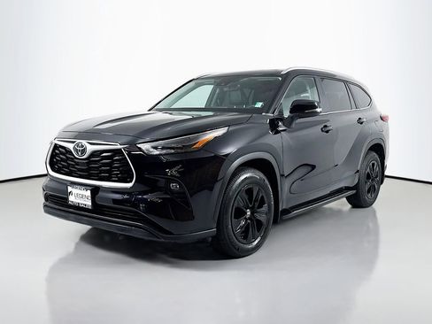 Used 2023 Toyota Highlander XLE image 1