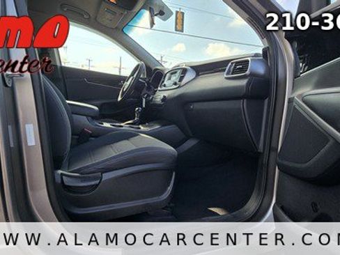 Used 2017 Kia Sorento L image 19