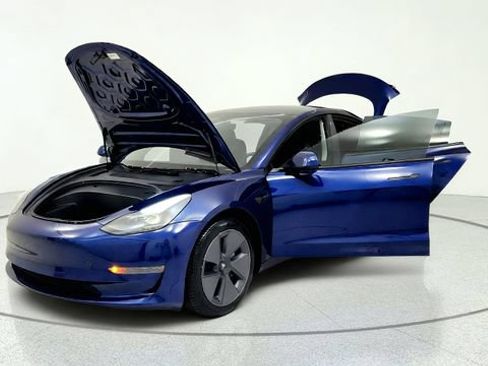 Used 2023 Tesla Model 3 Standard Range RWD image 13