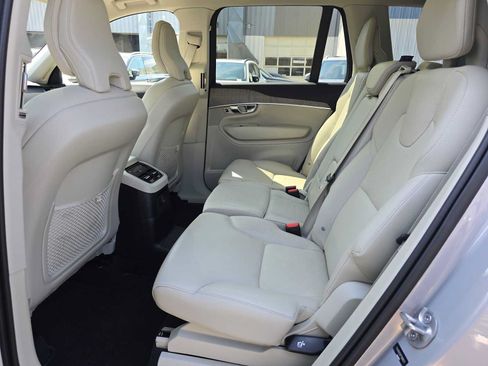 Certified 2023 Volvo XC90 T8 Plus AWD/4WD image 17