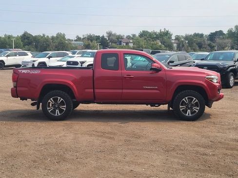 Used 2017 Toyota Tacoma TRD Sport w/ Tow Package (A/T) AWD/4WD image 7