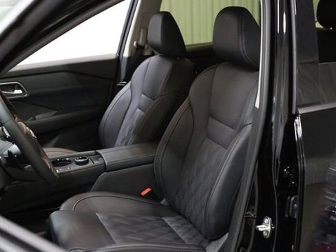 New 2026 Nissan Rogue Platinum image 9