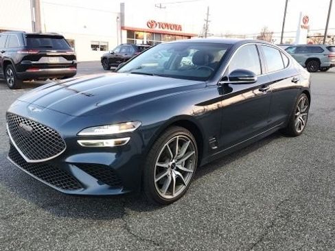 Used 2025 Genesis G70 2.5T image 3