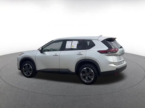 Used 2025 Nissan Rogue SV FWD image 10