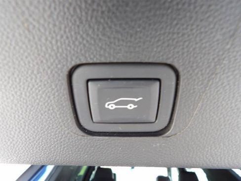Certified 2023 Chevrolet Traverse LT w/ LT Premium Package AWD/4WD image 38