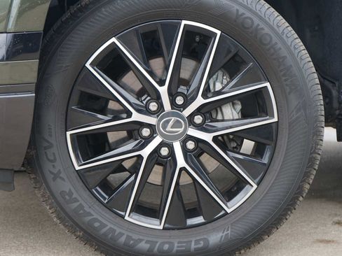 Used 2025 Lexus GX 550 w/ Cold Area Package AWD/4WD image 2