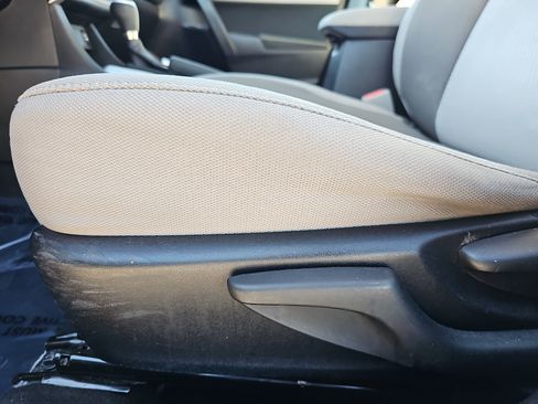 Used 2017 Toyota Corolla LE image 25