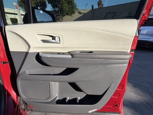 Used 2022 Toyota Sienna XLE FWD image 39