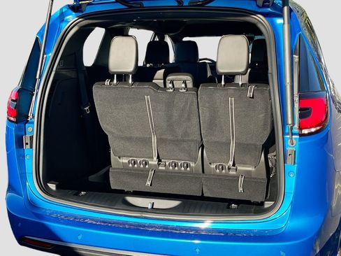 New 2026 Chrysler Pacifica Select w/ S Appearance Package image 24